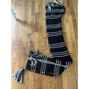 NWT V. Fraas Heavy Weight Black/White Knit Acrylic Winter Style Longer Scarf